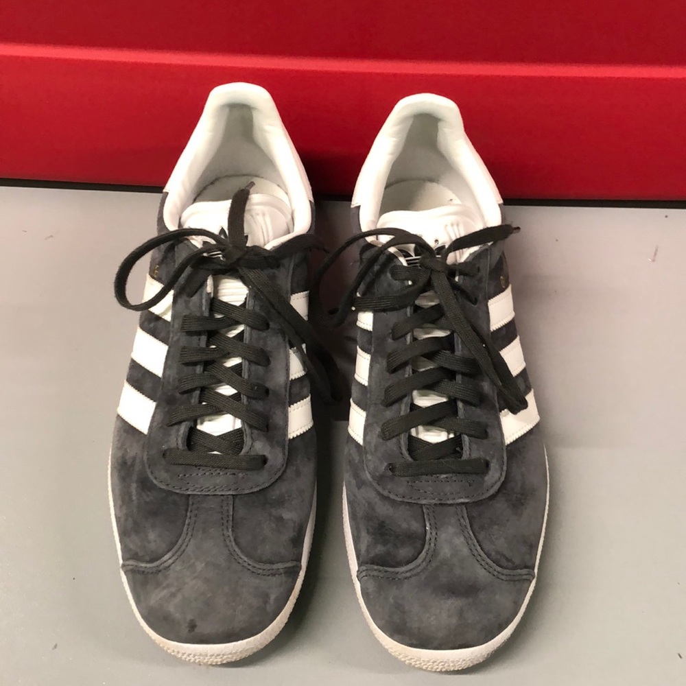 Size 7 Gray Adidas superstar sneakers.